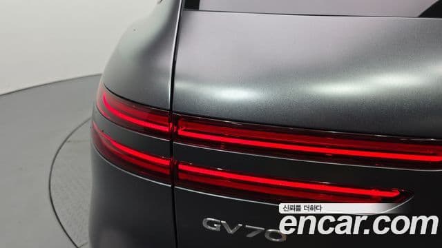 Genesis GV70 2022 — ფოტო 7/33