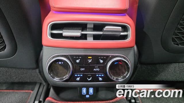 Genesis GV70 2022 — ფოტო 21/33