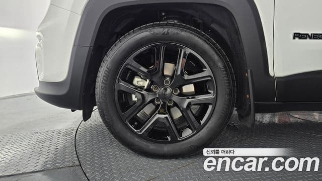 Jeep Renegade 2023 — ფოტო 5/20