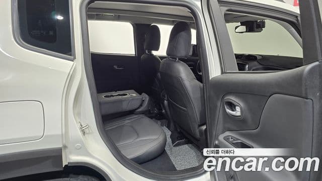 Jeep Renegade 2023 — ფოტო 11/20