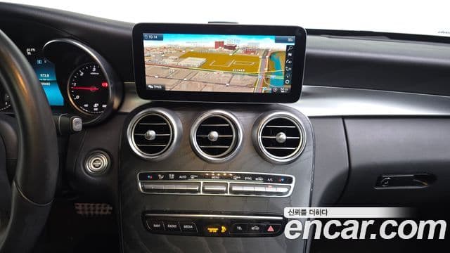 Mercedes-Benz C-Class 2019 — фото 12 из 20