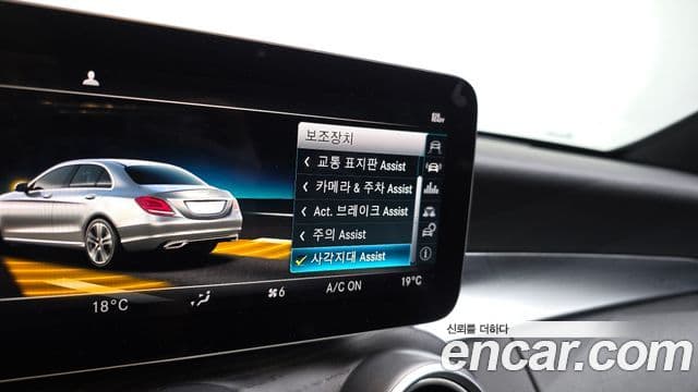 Mercedes-Benz C-Class 2019 — Şəkil 18/20