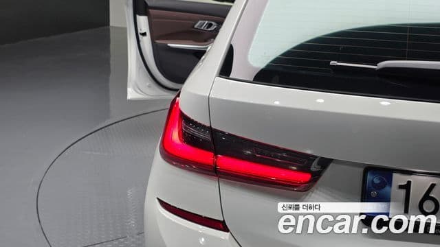 BMW 3 Series 2022 — Photo 29/33