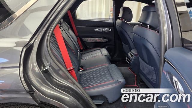 Genesis GV70 2022 — фото 12 из 20