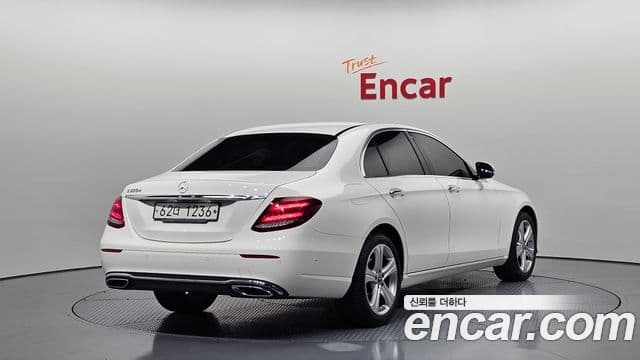 Mercedes-Benz E-Class 2018 — ფოტო 2/20