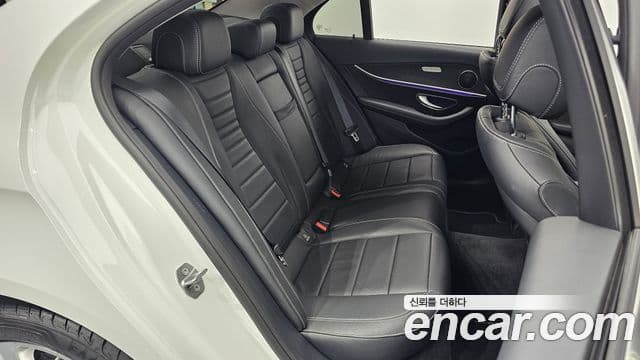 Mercedes-Benz E-Class 2018 — ფოტო 11/20