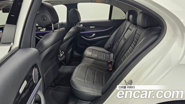 Mercedes-Benz E-Class 2018 — ფოტო 12/20