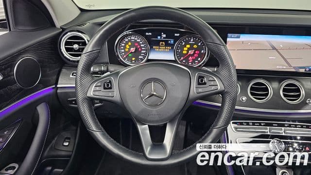 Mercedes-Benz E-Class 2018 — ფოტო 13/20