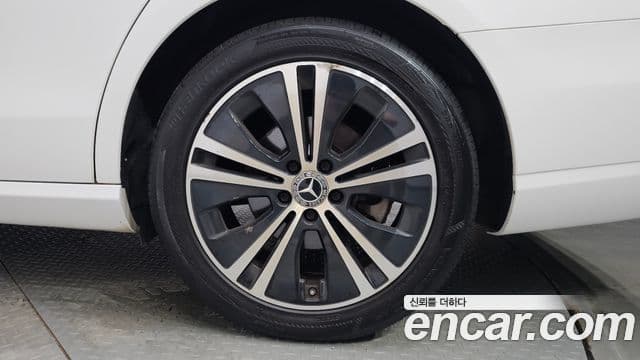 Mercedes-Benz E-Class 2020 — ფოტო 11/32
