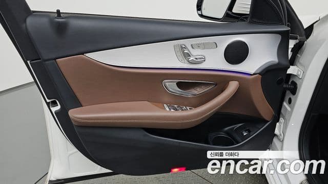 Mercedes-Benz E-Class 2020 — ფოტო 17/32