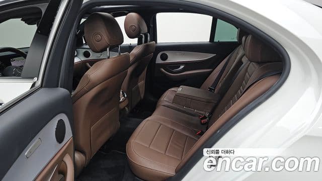 Mercedes-Benz E-Class 2020 — ფოტო 2/32