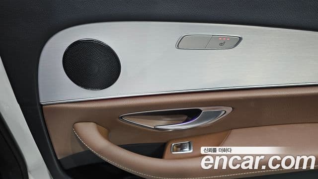 Mercedes-Benz E-Class 2020 — ფოტო 22/32
