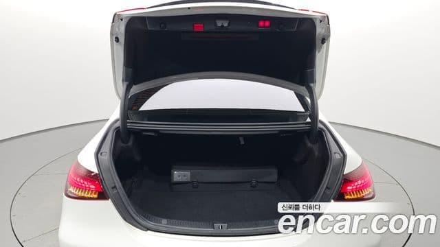 Mercedes-Benz E-Class 2020 — ფოტო 30/32