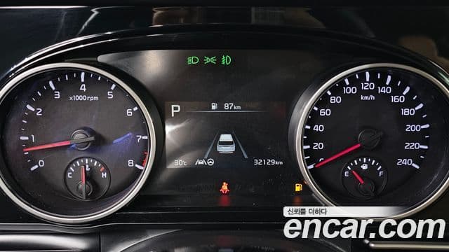 Kia Carnival 2021 — Şəkil 8/20