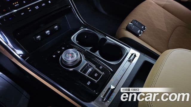 Kia Carnival 2021 — фото 9 из 20