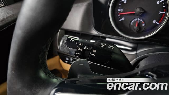 Kia Carnival 2021 — фото 14 из 20