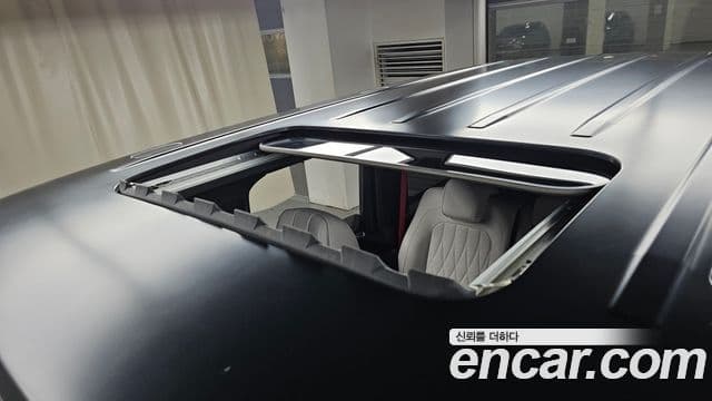 Mercedes-Benz G-Class 2023 — Photo 14/32