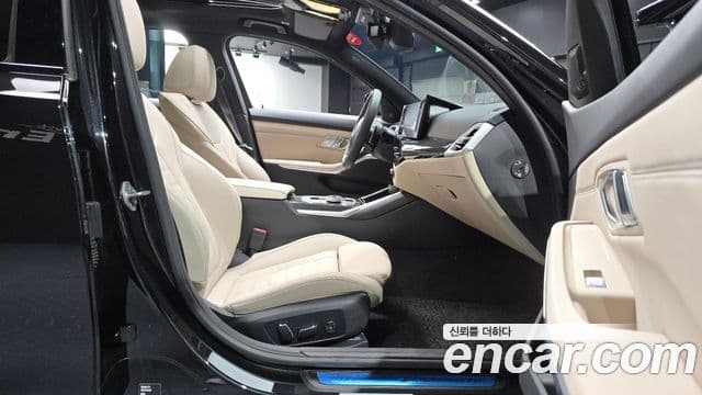 BMW 3 Series 2025 — Photo 21/33