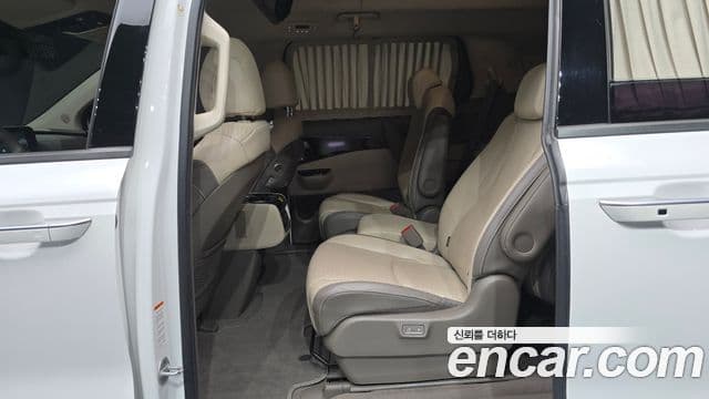 Kia Carnival 2021 — Фото 12/20