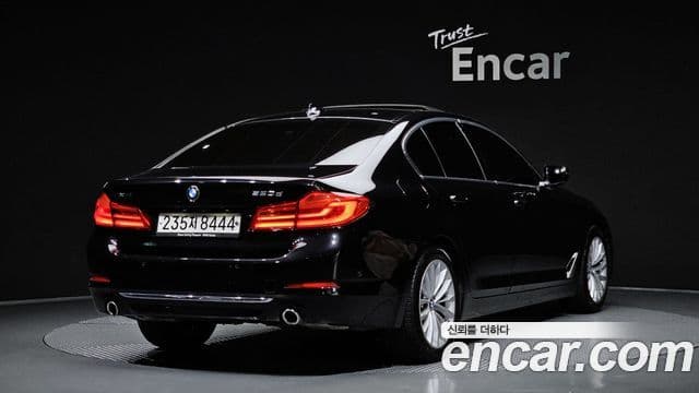 BMW 5 Series 2019 — ფოტო 2/20