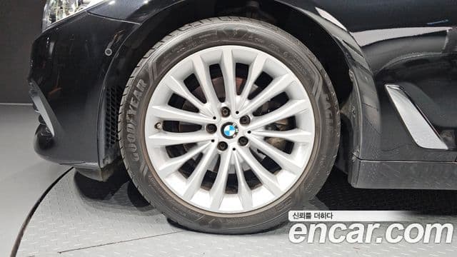 BMW 5 Series 2019 — ფოტო 5/20