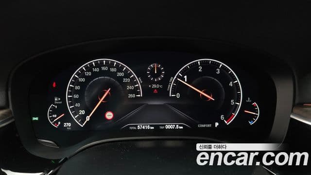 BMW 5 Series 2019 — ფოტო 8/20