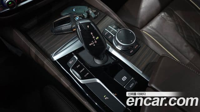 BMW 5 Series 2019 — ფოტო 9/20