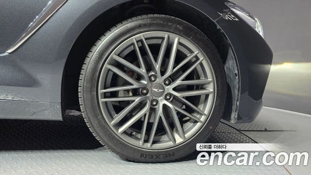 Genesis G70 2018 — Photo 11/30