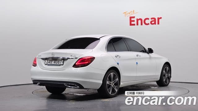 Mercedes-Benz C-Class 2019 — ფოტო 2/20