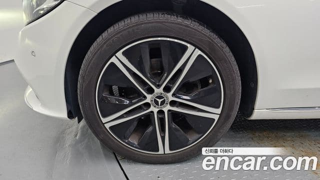 Mercedes-Benz C-Class 2019 — ფოტო 5/20