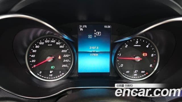 Mercedes-Benz C-Class 2019 — ფოტო 8/20