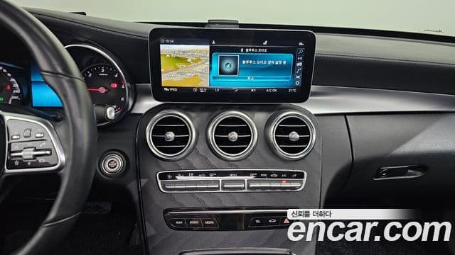 Mercedes-Benz C-Class 2019 — ფოტო 14/20
