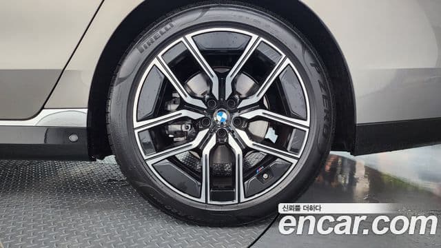 BMW 7 Series 2025 — Photo 28/39