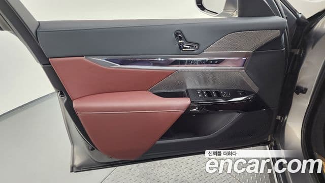 BMW 7 Series 2025 — Photo 13/39