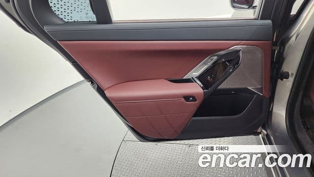 BMW 7 Series 2025 — Photo 33/39