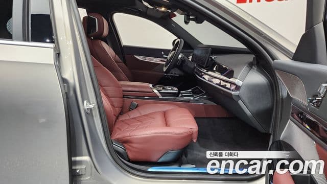 BMW 7 Series 2025 — Photo 29/39