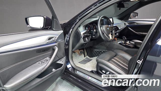 BMW 5 Series 2018 — Şəkil 10/20