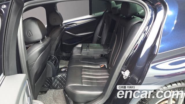 BMW 5 Series 2018 — Şəkil 12/20