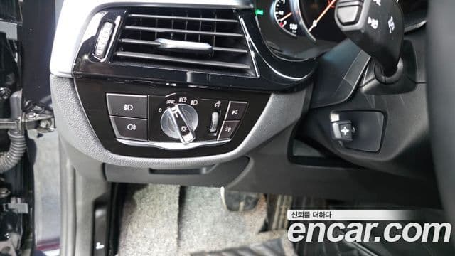 BMW 5 Series 2018 — Şəkil 19/20