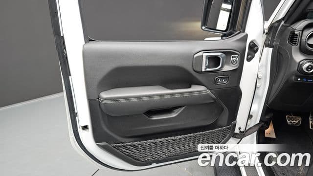 Jeep Wrangler 2022 — Photo 28/29