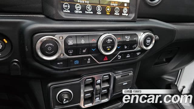 Jeep Wrangler 2022 — Photo 17/29