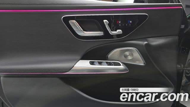 Mercedes-Benz E-Class 2025 — Photo 32/32