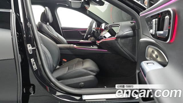 Mercedes-Benz E-Class 2025 — Photo 10/32