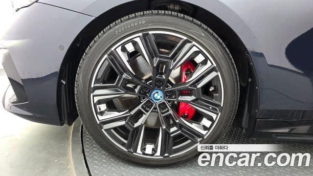 BMW i5 2023 — Photo 31/36