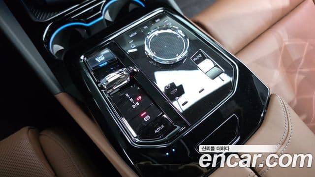 BMW i5 2023 — Photo 21/36
