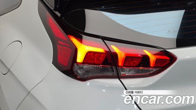 Hyundai Veloster 2020 — Photo 1/33