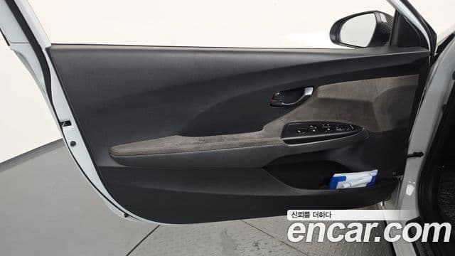 Hyundai Veloster 2020 — Photo 19/33