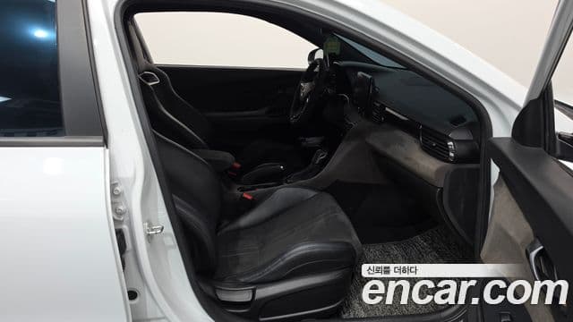Hyundai Veloster 2020 — Photo 23/33