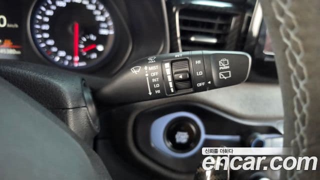 Hyundai Veloster 2020 — Photo 24/33