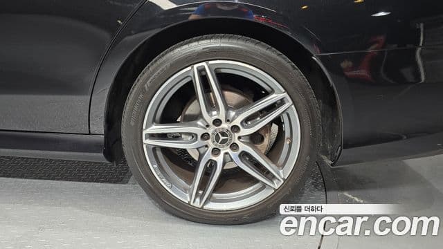Mercedes-Benz E-Class 2019 — ფოტო 5/20